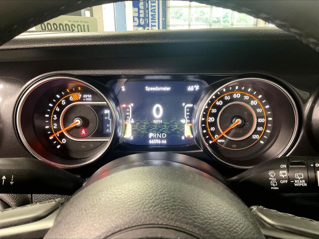 2021 Jeep Wrangler — photo 25
