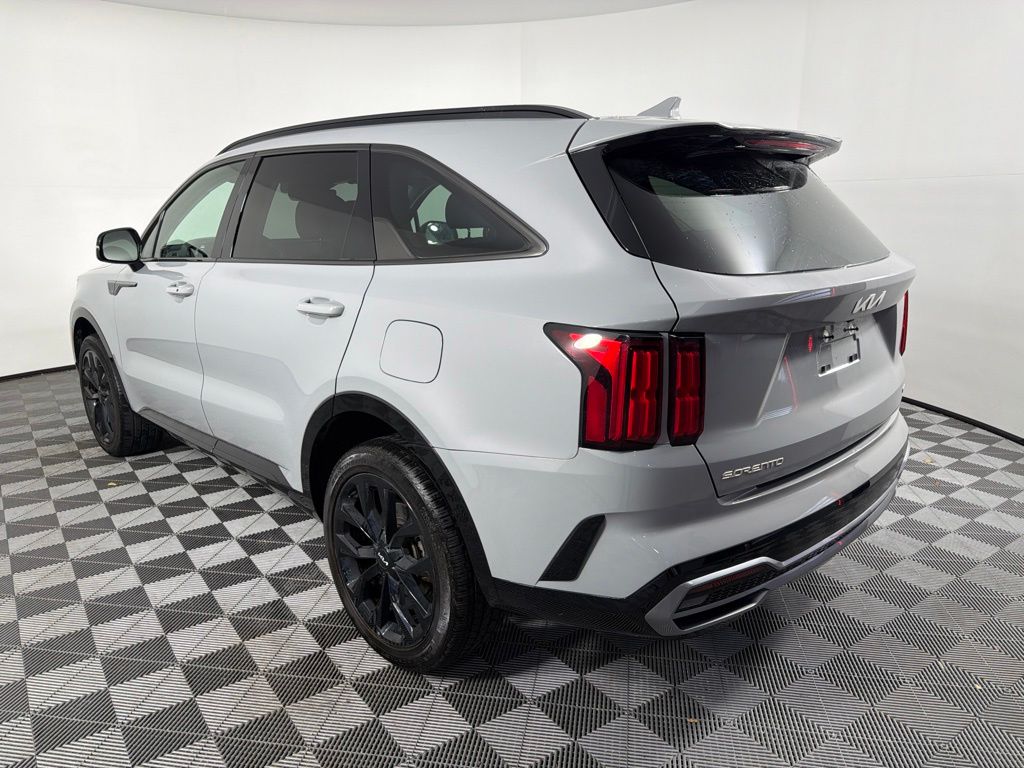 Thumbnail: 2023 Kia Sorento - 7