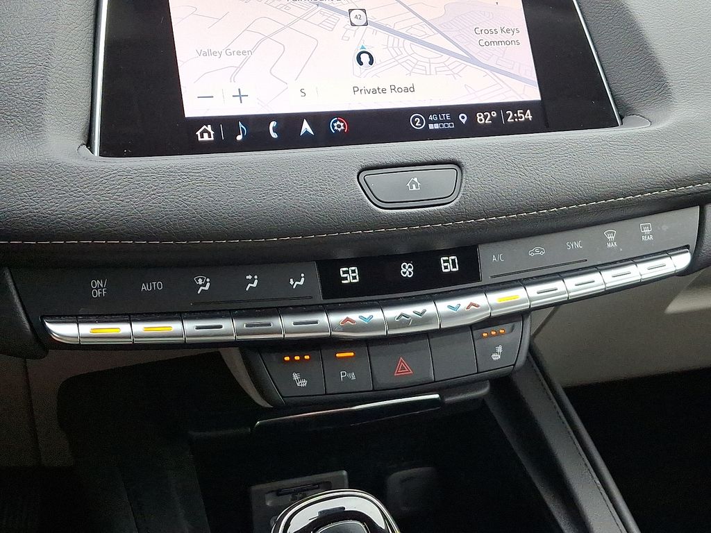 Thumbnail: 2022 Cadillac XT4 - 16