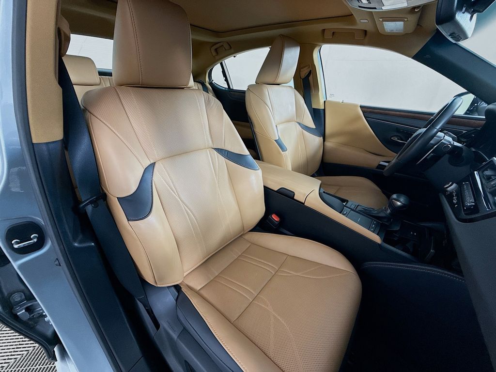 2022 Lexus ES  29