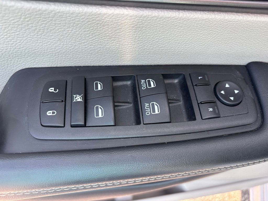 Used 2023 Chrysler Pacifica Van