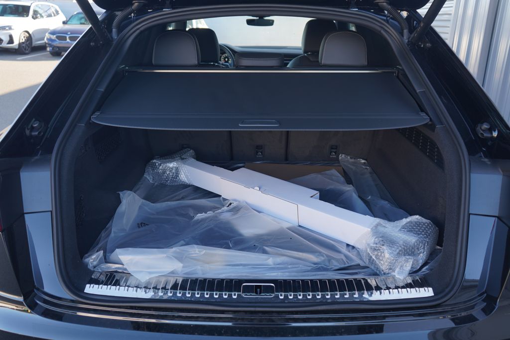 Thumbnail: 2026 Audi Q8 - 11