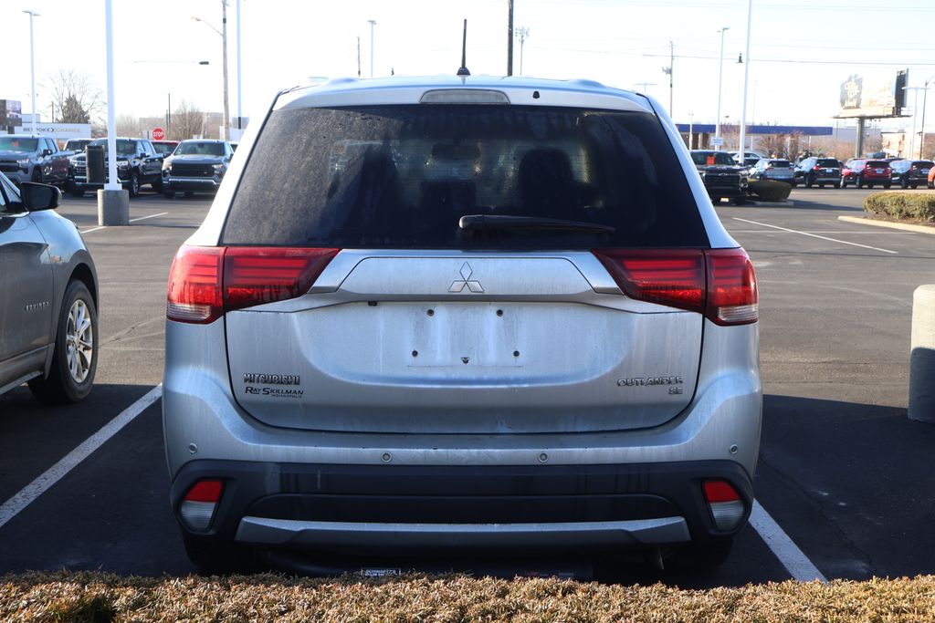 2016 Mitsubishi Outlander SE 9