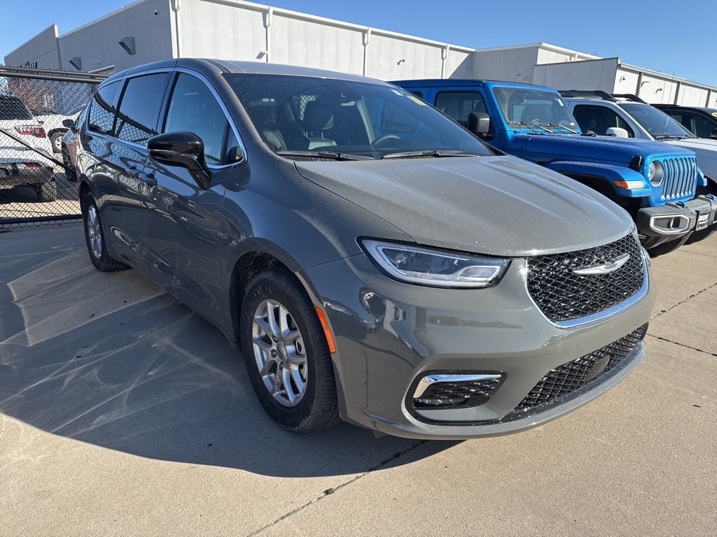 2025 Chrysler Pacifica Select FWD