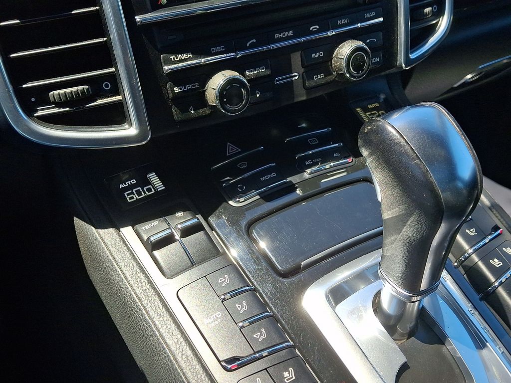 Thumbnail: 2012 Porsche Cayenne - 18