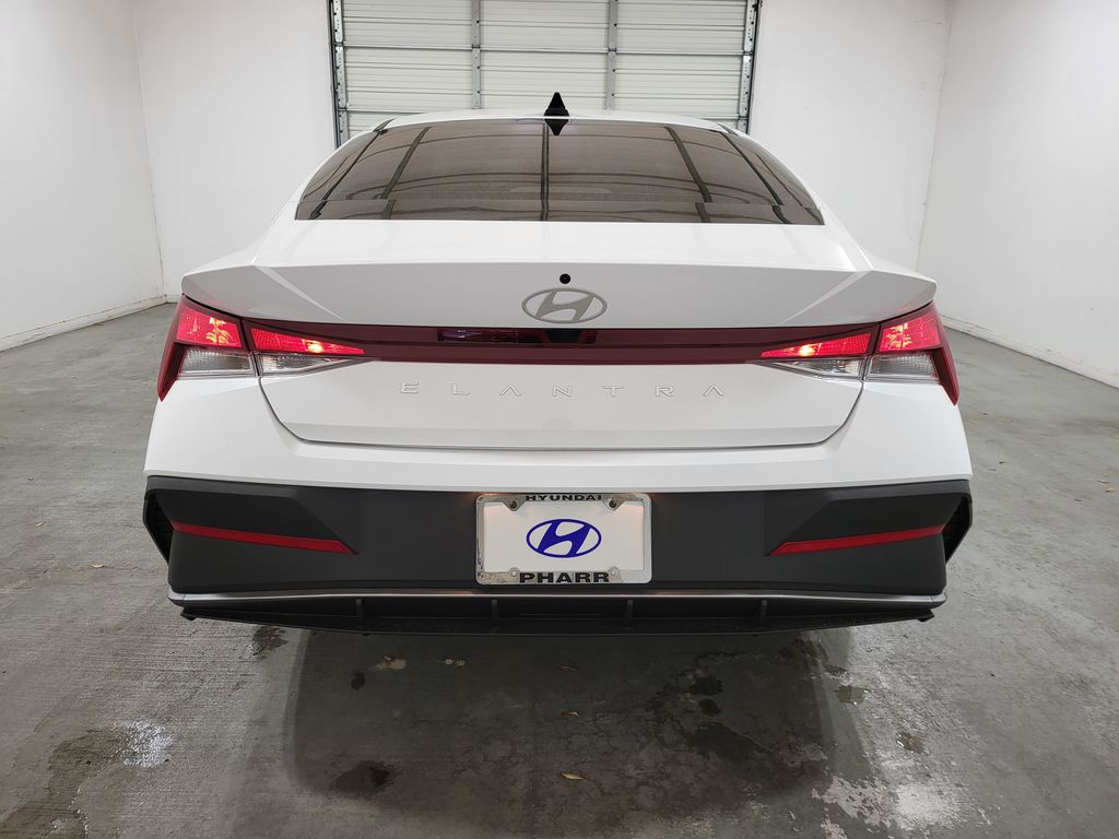 2025 Hyundai Elantra SE 3