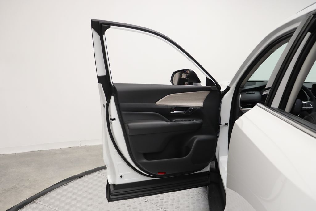 2025 Toyota Grand Highlander Limited 16