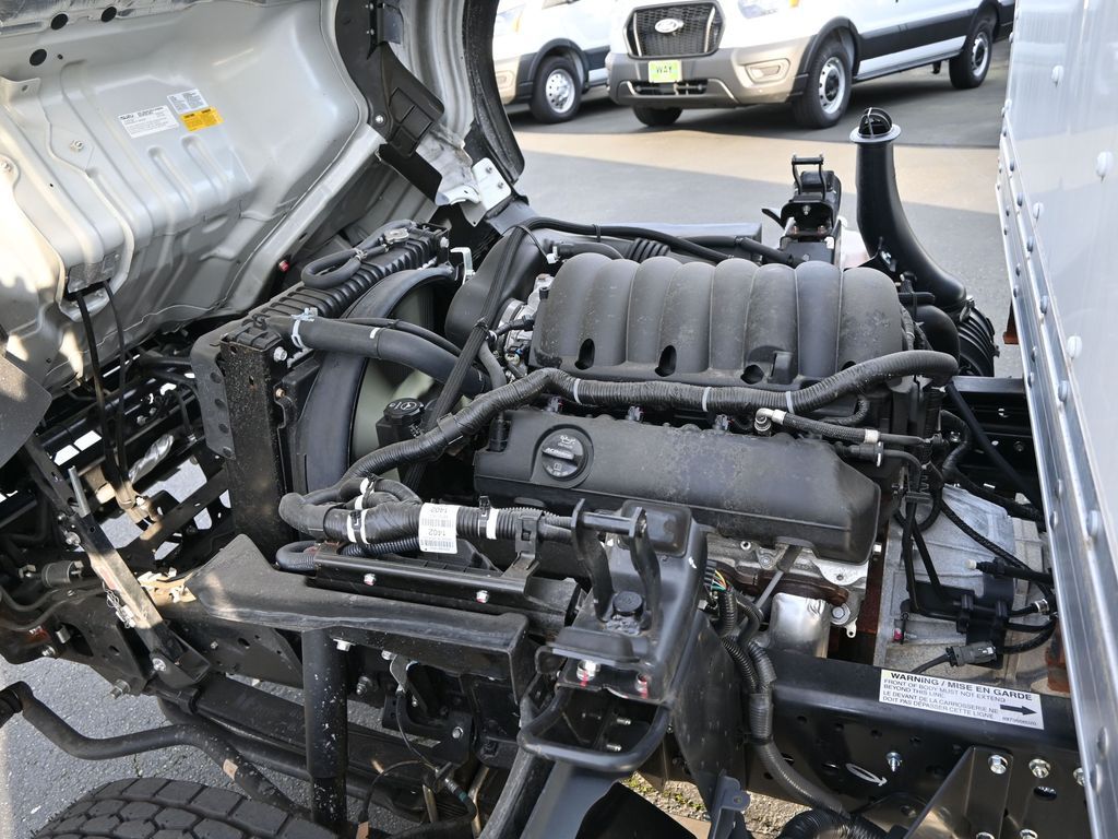 2024 Isuzu NPR HD 