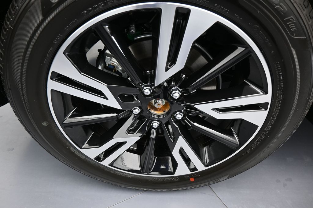 New 2026 Gray Mitsubishi SEL image 44
