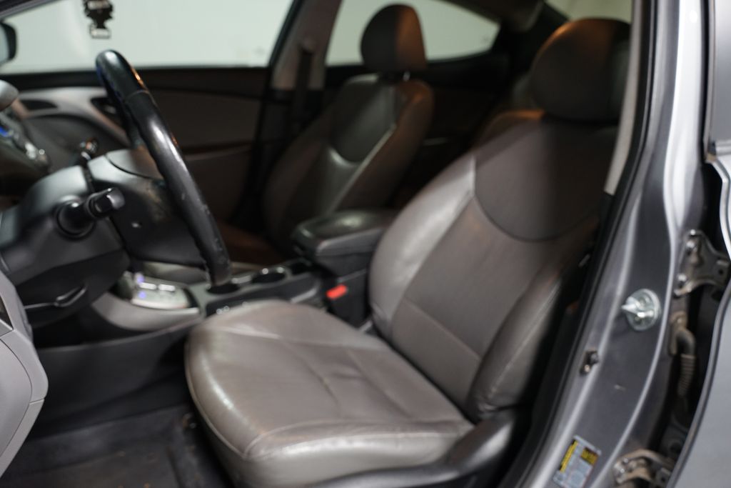 Thumbnail: 2013 Hyundai Elantra - 6
