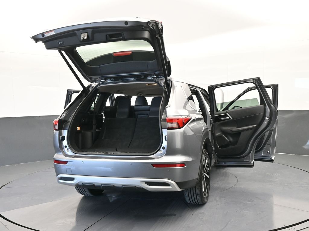 Used 2022 Silver Mitsubishi SE image 69