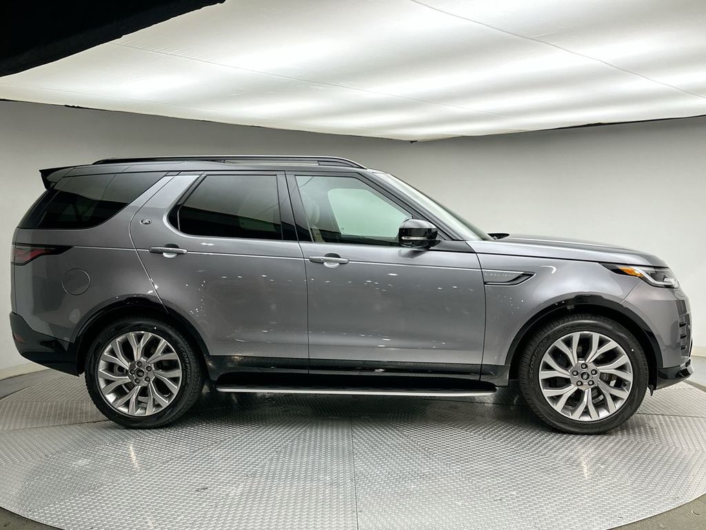 Thumbnail: 2026 Land Rover Discovery - 12