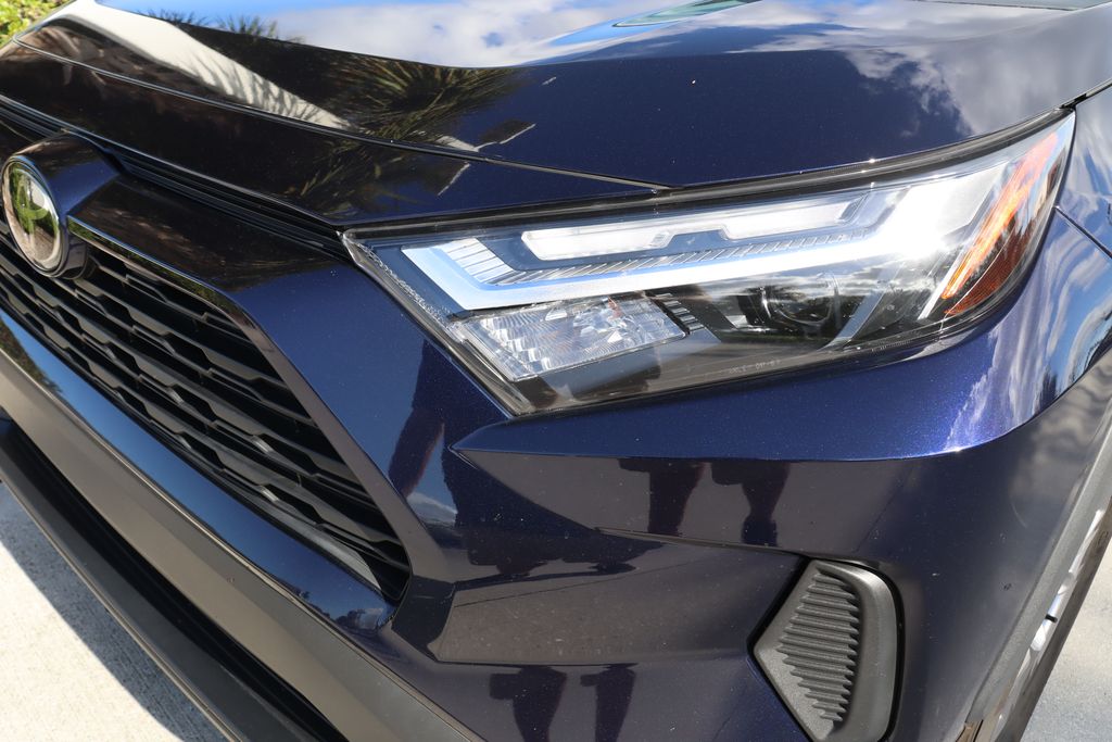 2023 Toyota RAV4 XLE 3