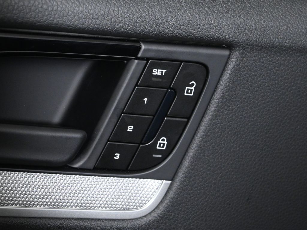 Thumbnail: 2025 Porsche Cayenne - 31