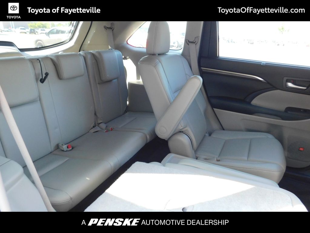 Thumbnail: 2014 Toyota Highlander - 4