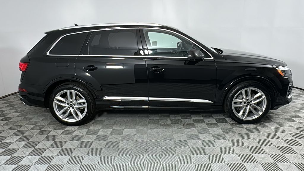 Thumbnail: 2025 Audi Q7 - 6