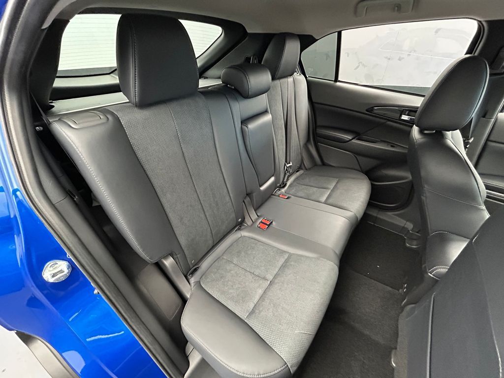 New 2026 Blue Metallic Mitsubishi SE image 13