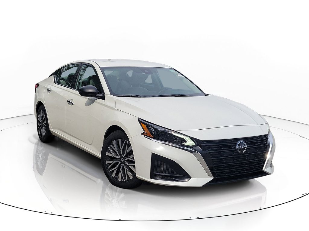 Pearl White Tricoat 2025 Nissan Altima Sedan Front-Wheel Drive Continuously Variable Transmission