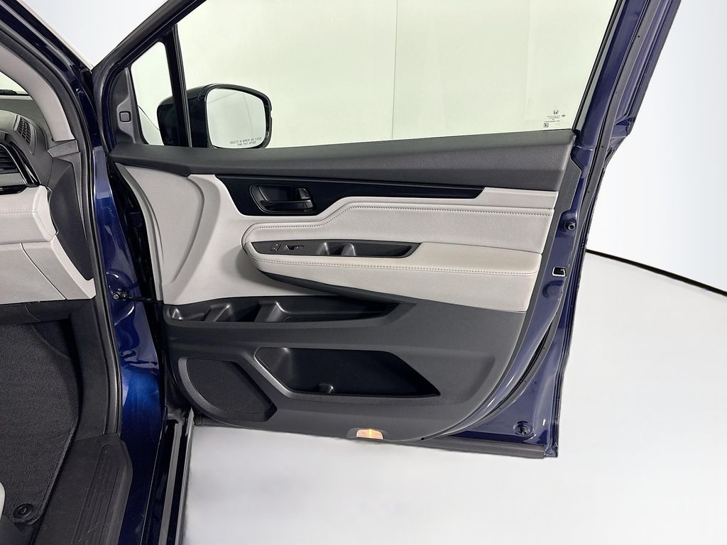 Thumbnail: 2020 Honda Odyssey - 25