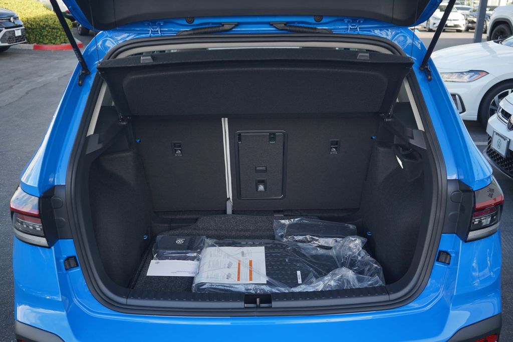 Thumbnail: 2025 Volkswagen Taos - 11