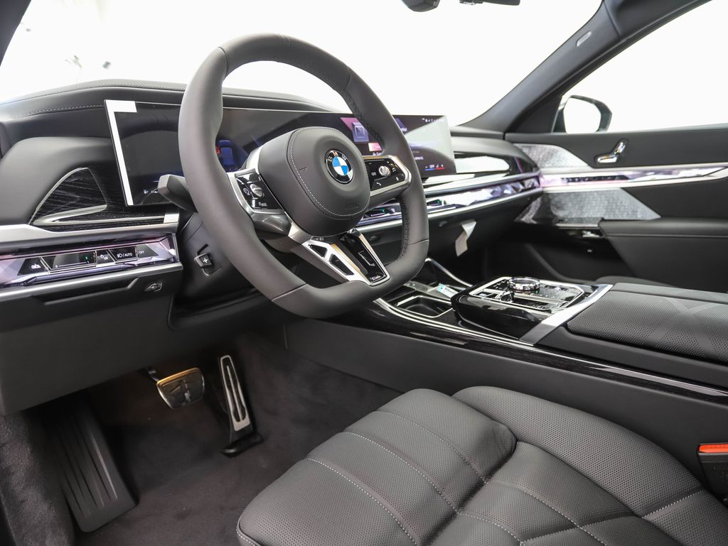 Thumbnail: 2025 BMW 7 Series - 10
