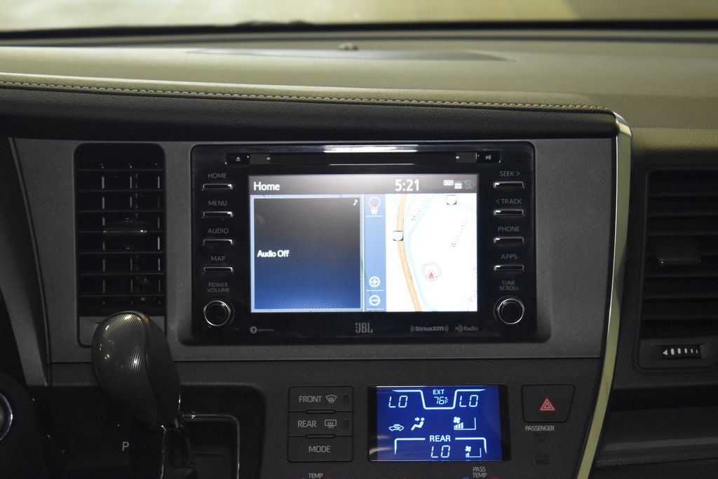Thumbnail: 2019 Toyota Sienna - 16