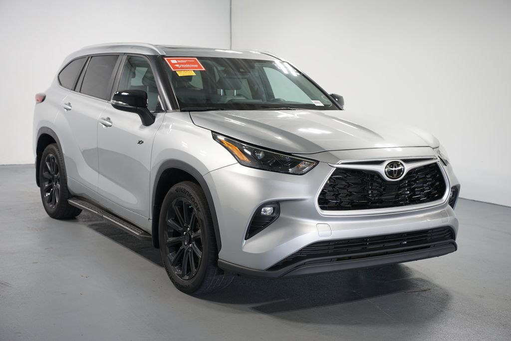 Thumbnail: 2023 Toyota Highlander - 3