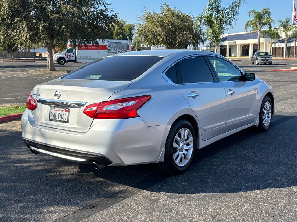 Thumbnail: 2017 Nissan Altima - 5