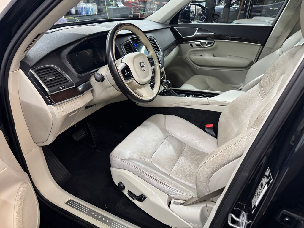 2019 Volvo XC90 T5 Momentum