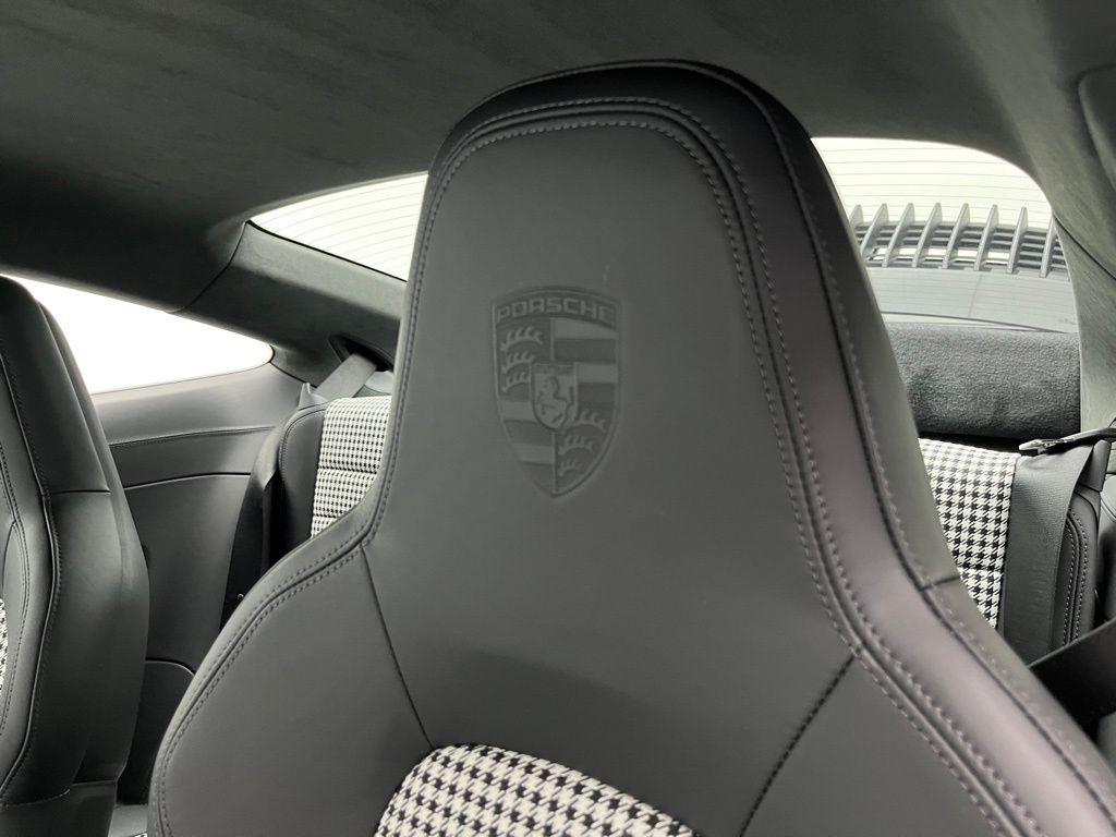 Thumbnail: 2024 Porsche 911 - 31