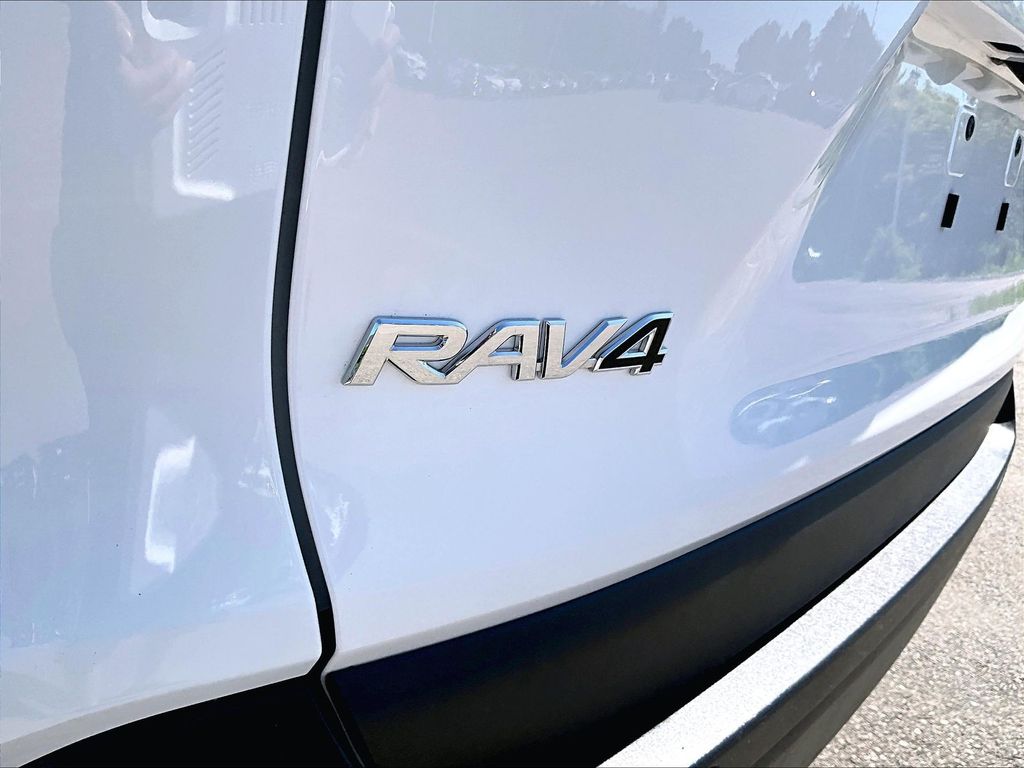 2024 Toyota RAV4 Hybrid — photo 28