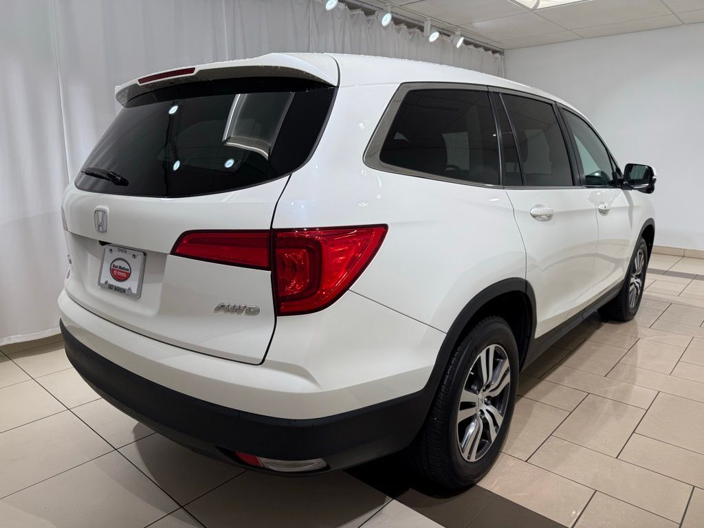 Thumbnail: 2017 Honda Pilot - 5