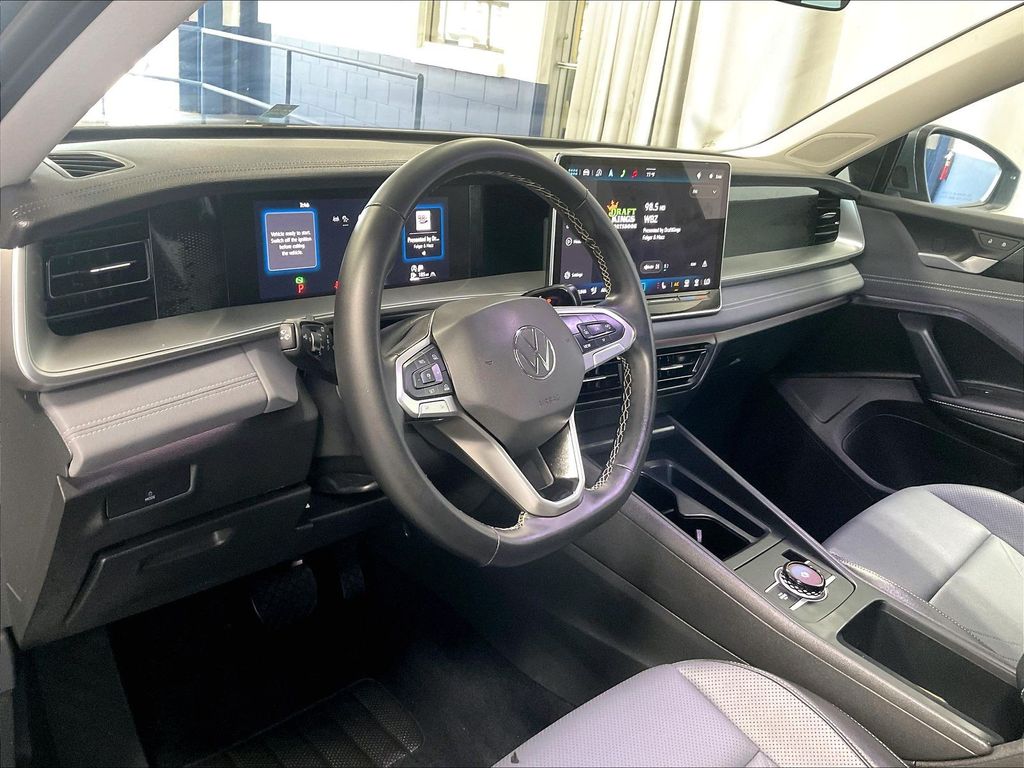 2025 Volkswagen Tiguan — photo 8
