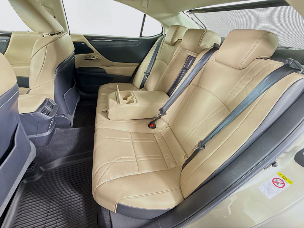 Thumbnail: 2019 Lexus ES - 25