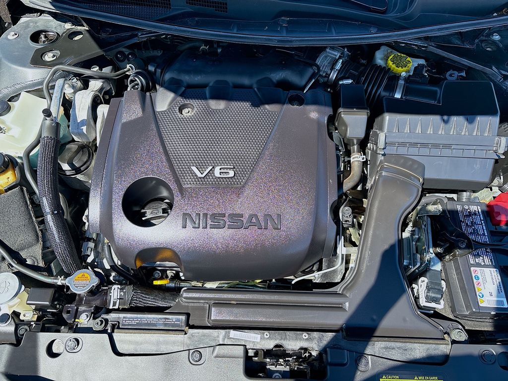 Used 2022 Gray Nissan Platinum image 32