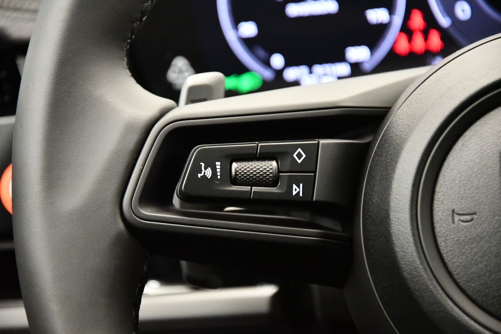 Thumbnail: 2025 Porsche Panamera - 22