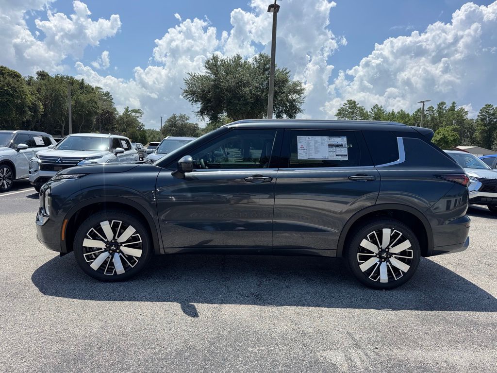 2025 Mitsubishi Outlander SEL photo 3