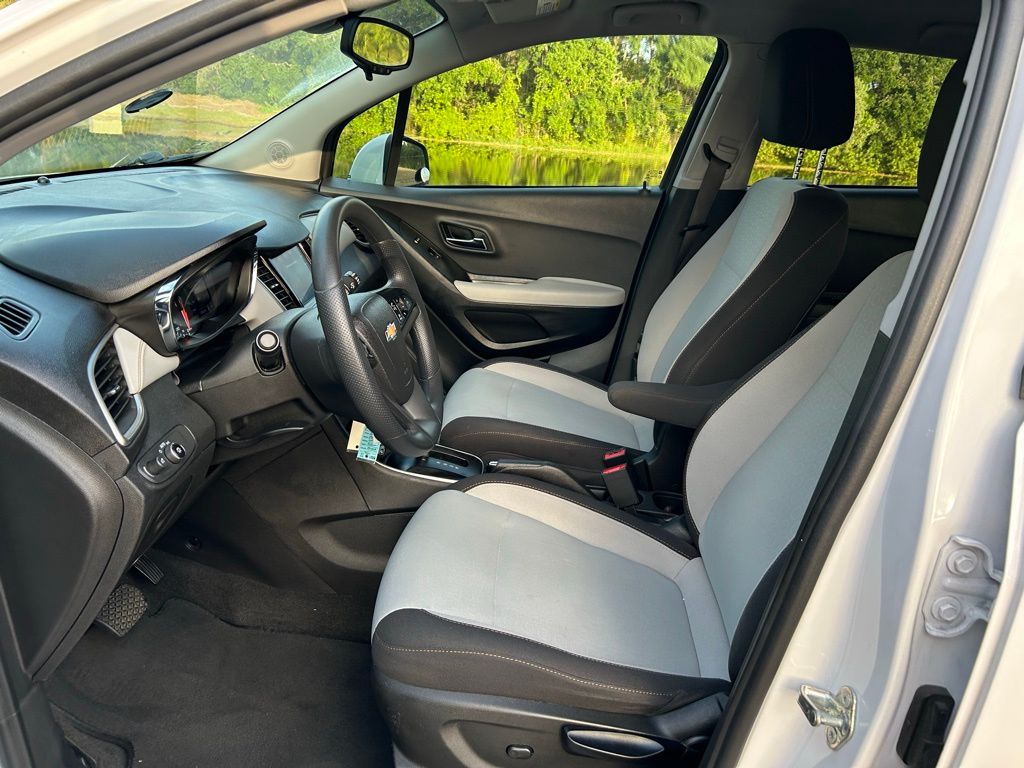 2020 Chevrolet Trax LS 14