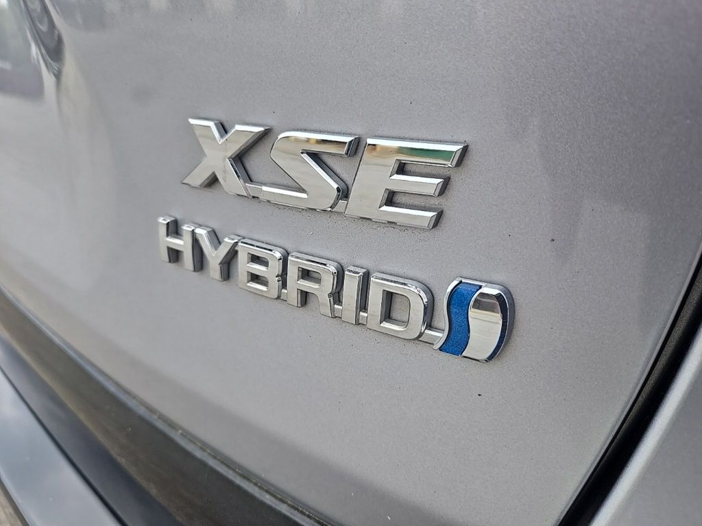 2021 Toyota RAV4 Hybrid XSE photo