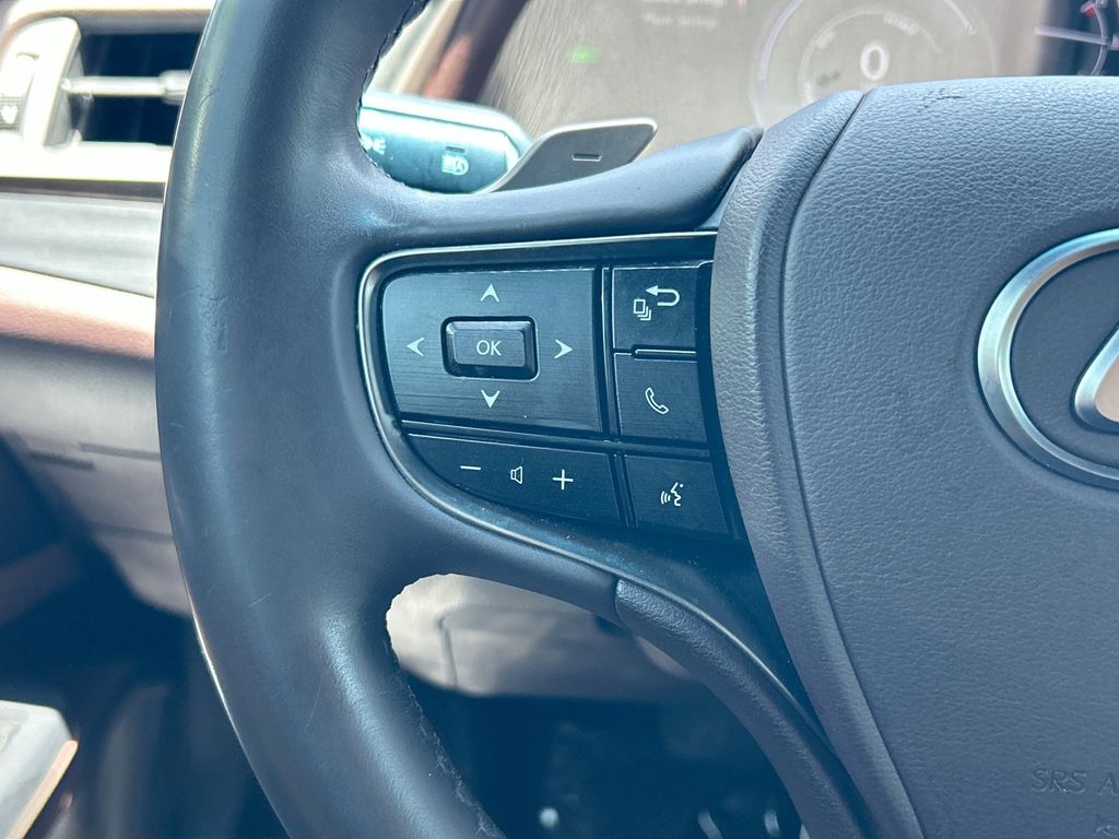 Thumbnail: 2021 Lexus ES - 24