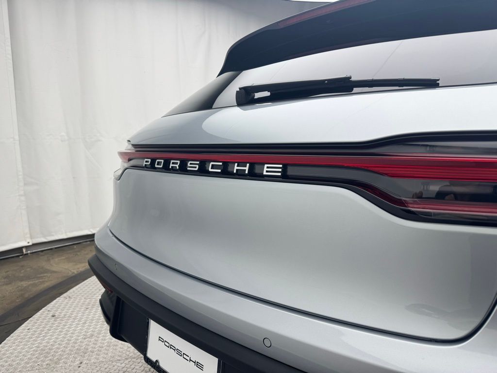 Thumbnail: 2025 Porsche Macan - 15