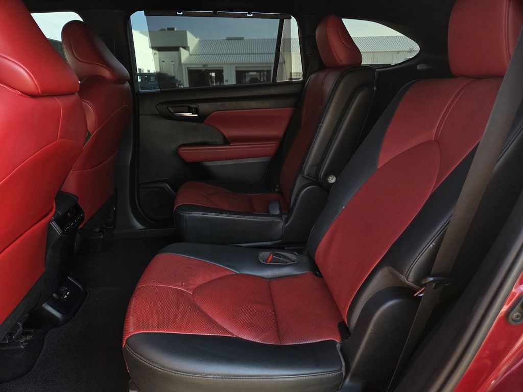 Used 2021 Toyota Highlander SUV