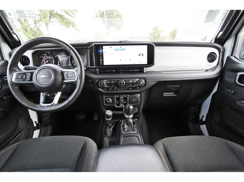 2024 Jeep Wrangler Sahara - 8