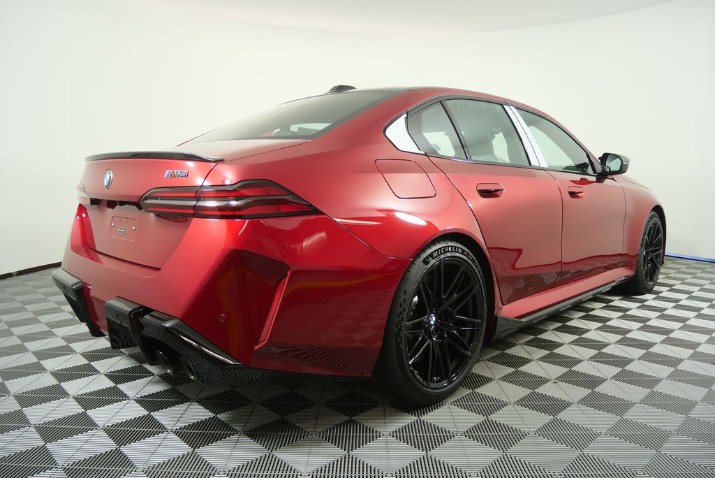 Thumbnail: 2026 BMW M5 - 3