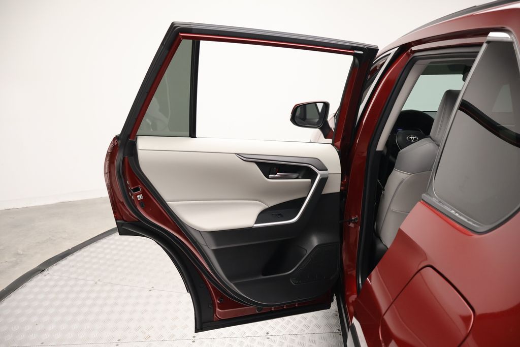 Thumbnail: 2021 Toyota RAV4 - 21