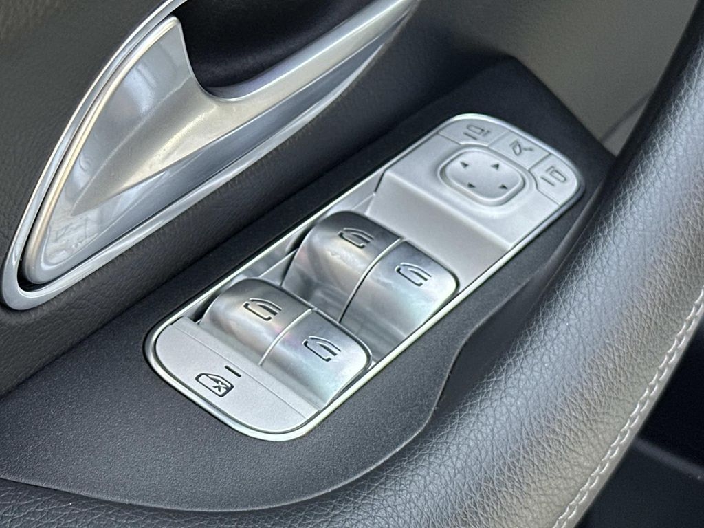 Thumbnail: 2025 Mercedes-Benz GLE - 31