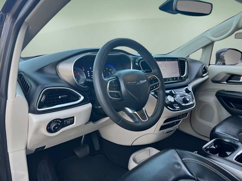 Used 2022 Chrysler Pacifica Van