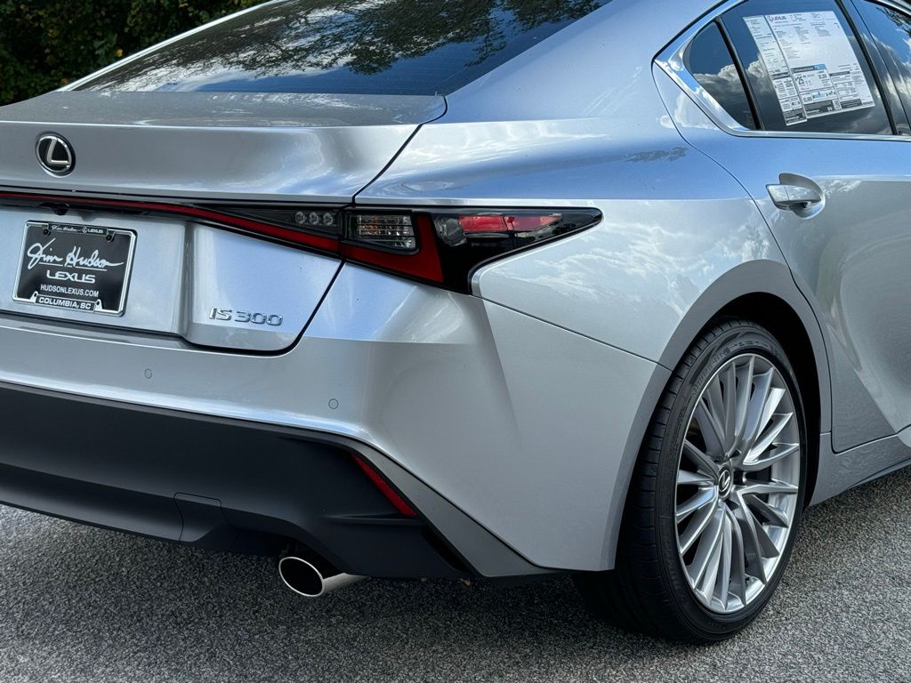 2024 Lexus IS 300 15