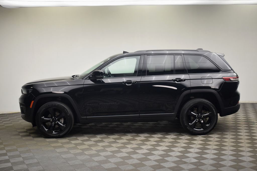 used 2024 Jeep Grand Cherokee car, priced at $32,000