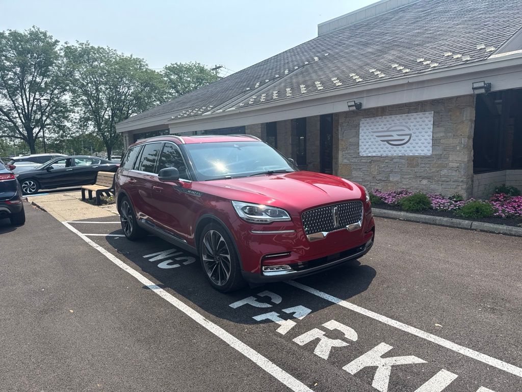 Used 2020 Red Lincoln Reserve image 3
